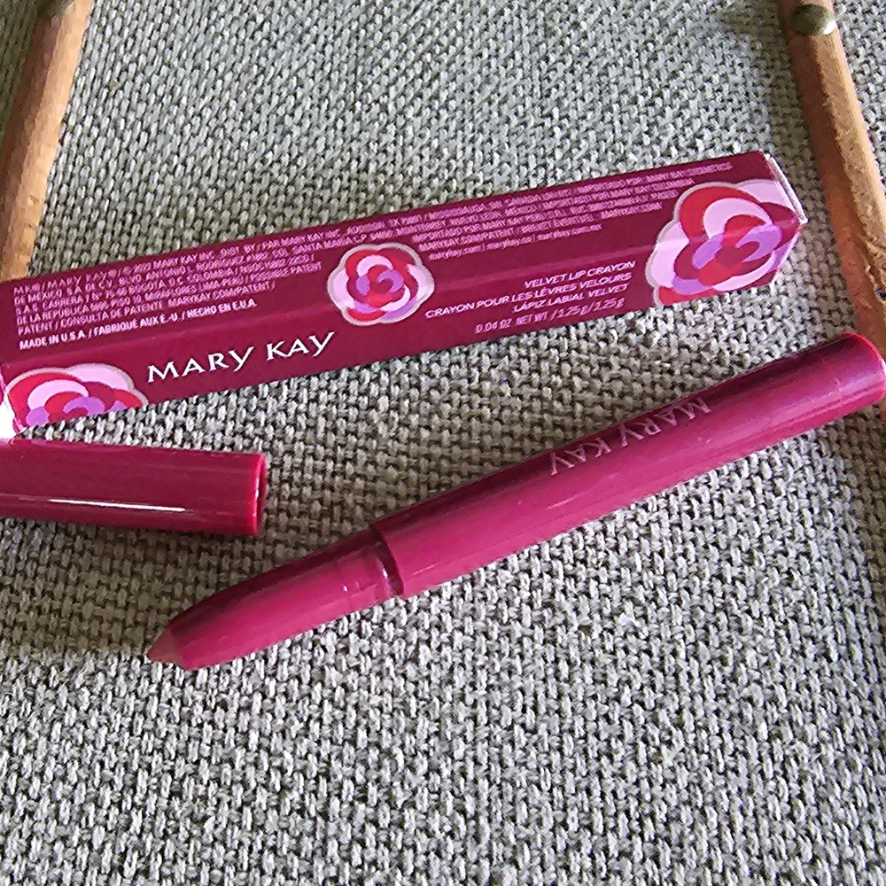 MARY KAY LIP CRAYON